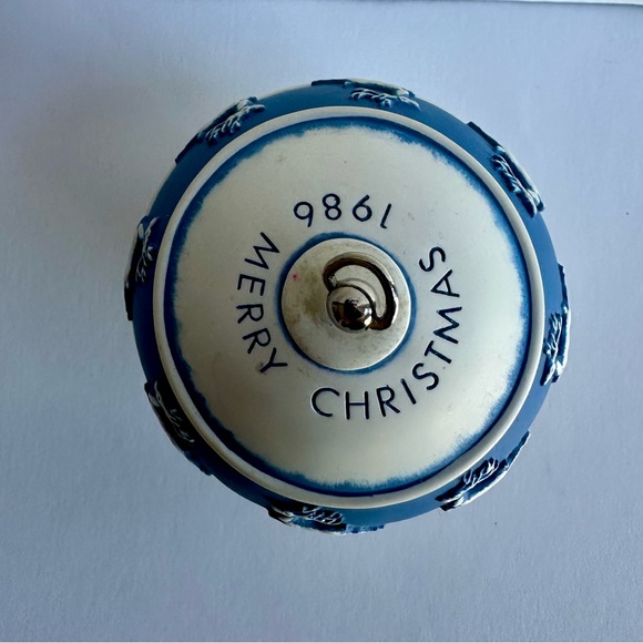 Hallmark Keepsake Musical Jingle Bell Ornament 1986 - Picture 2 of 7